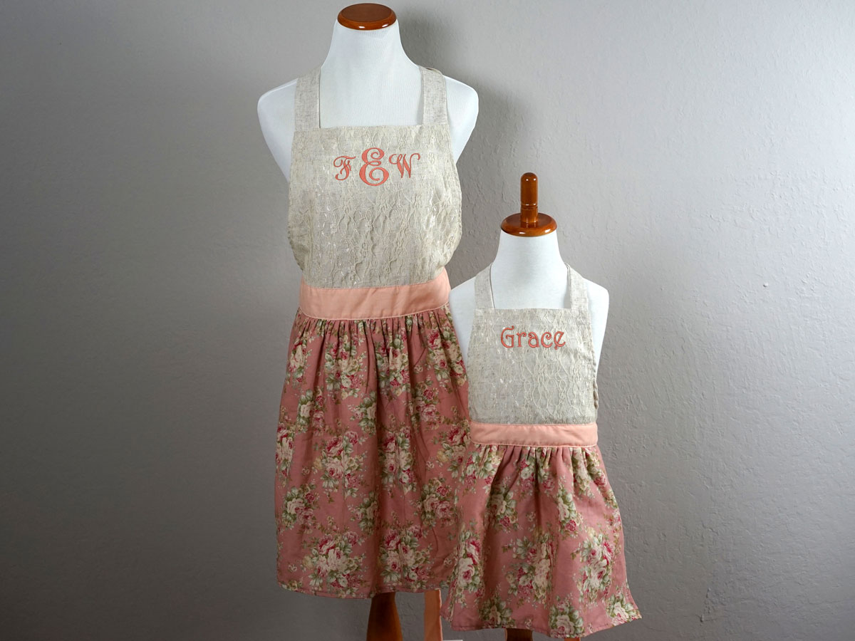 Personalized Mommy and Me Aprons with Dusty Rose Lace Pink | Monogrammed Mother Daughter Aprons | Matching Aprons | Mommy Daughter Apron Set