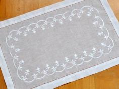 4 Pc Set White Linen Placemats With Fleur De Lis