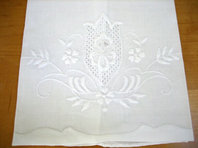 Set of 4 Linen Hand Towels with a Regal Cutwork Design