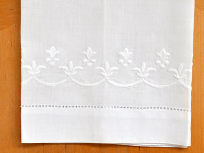 Set of 4 Linen Hand Towels with a Fleur De Lis Design