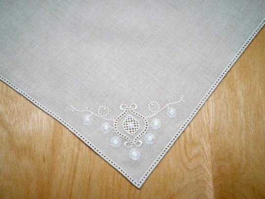 Ecru Autumn Leaf German Guipure Lace Ladies Handkerchief