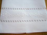Set of 4 Linen Hand Towels with Embroidered Daisies