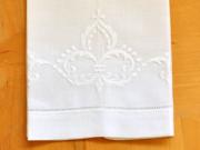 Set of 4 Linen Tea Towels with a Regal Fleur De Lis Design