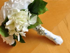 How To Wrap Your Bouquet With A Wedding Handkerchief