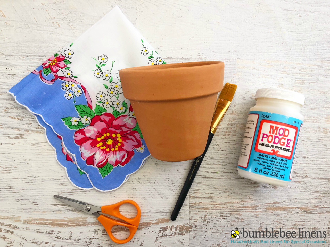 Decor Hacks : terra cotta pots + fabric + mod podge = ador…