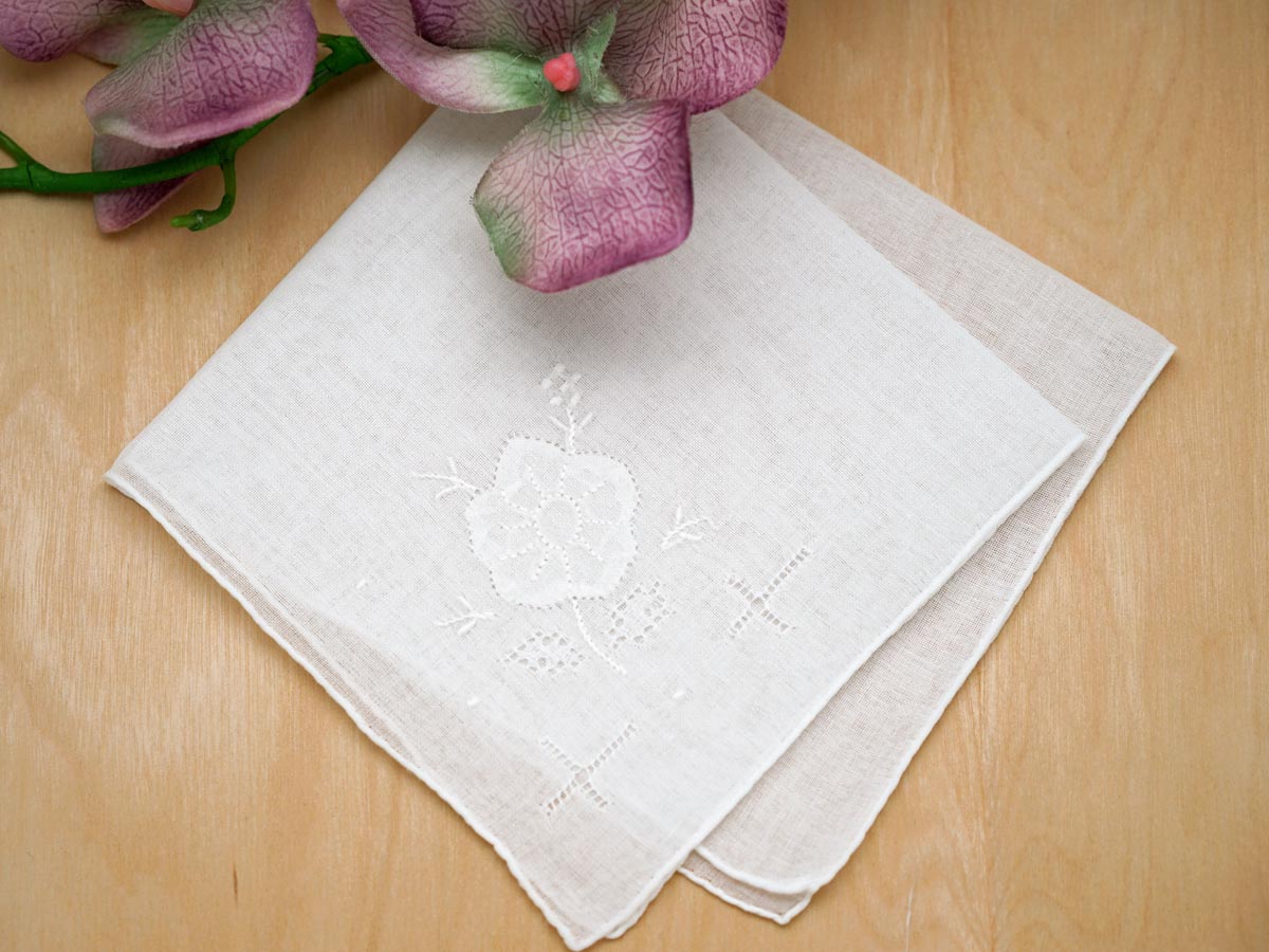 Set of 3 White Embroidered Handkerchiefs with a Daisy
