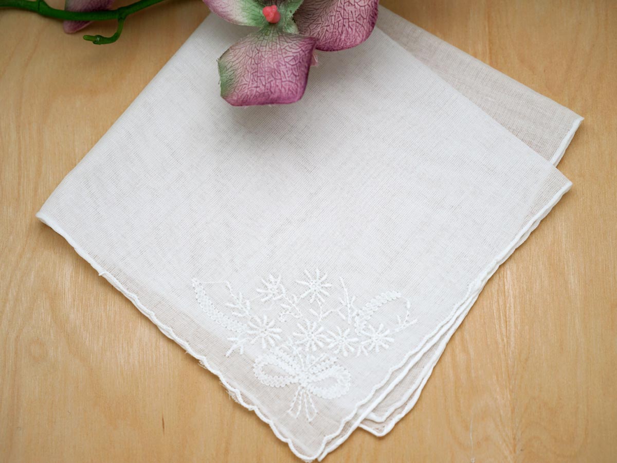 Set of 3 White Embroidered Handkerchiefs with a Daisy Bouquet