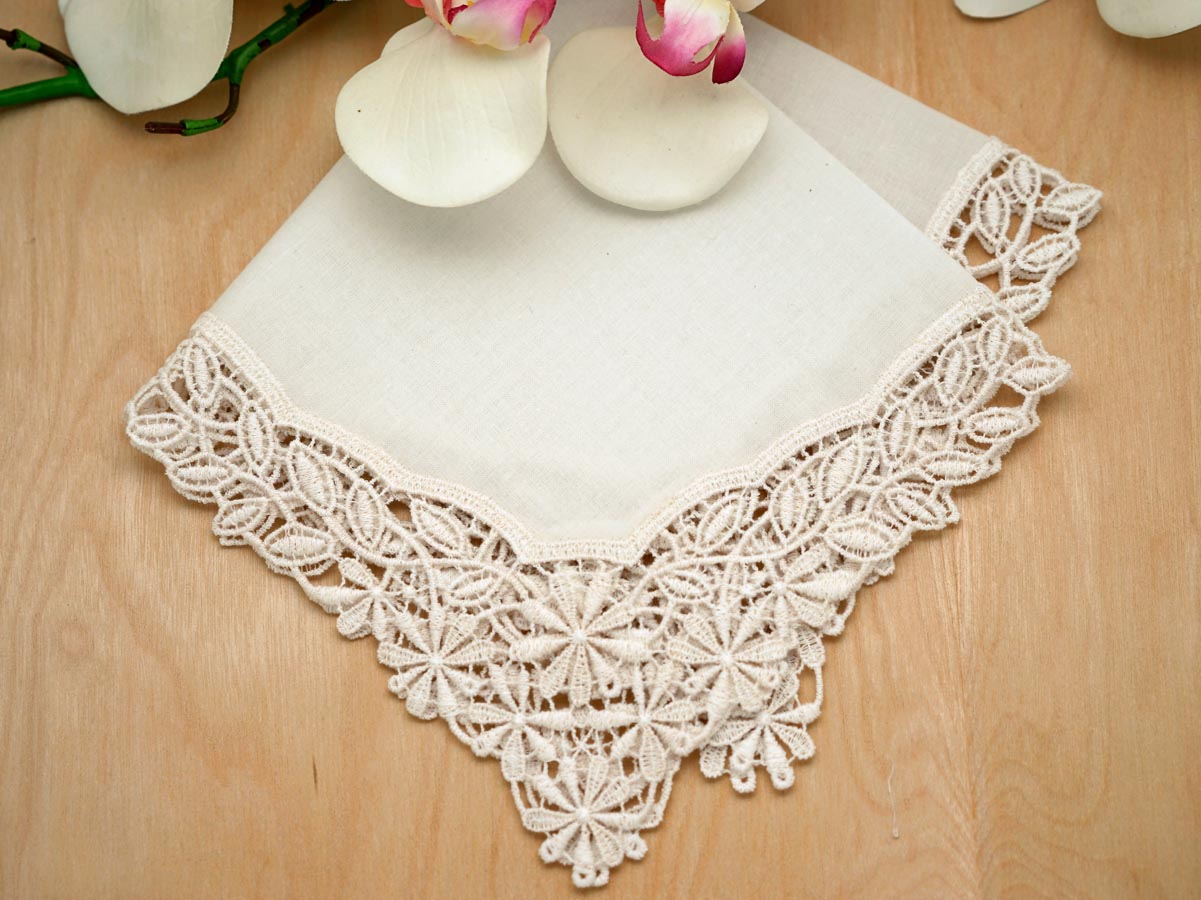 Ivory Daisy German Plauen Lace Ladies Handkerchief