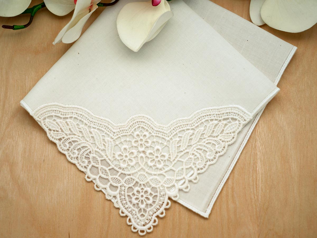 Ivory Daisy Corner German Plauen Lace Ladies Handkerchief