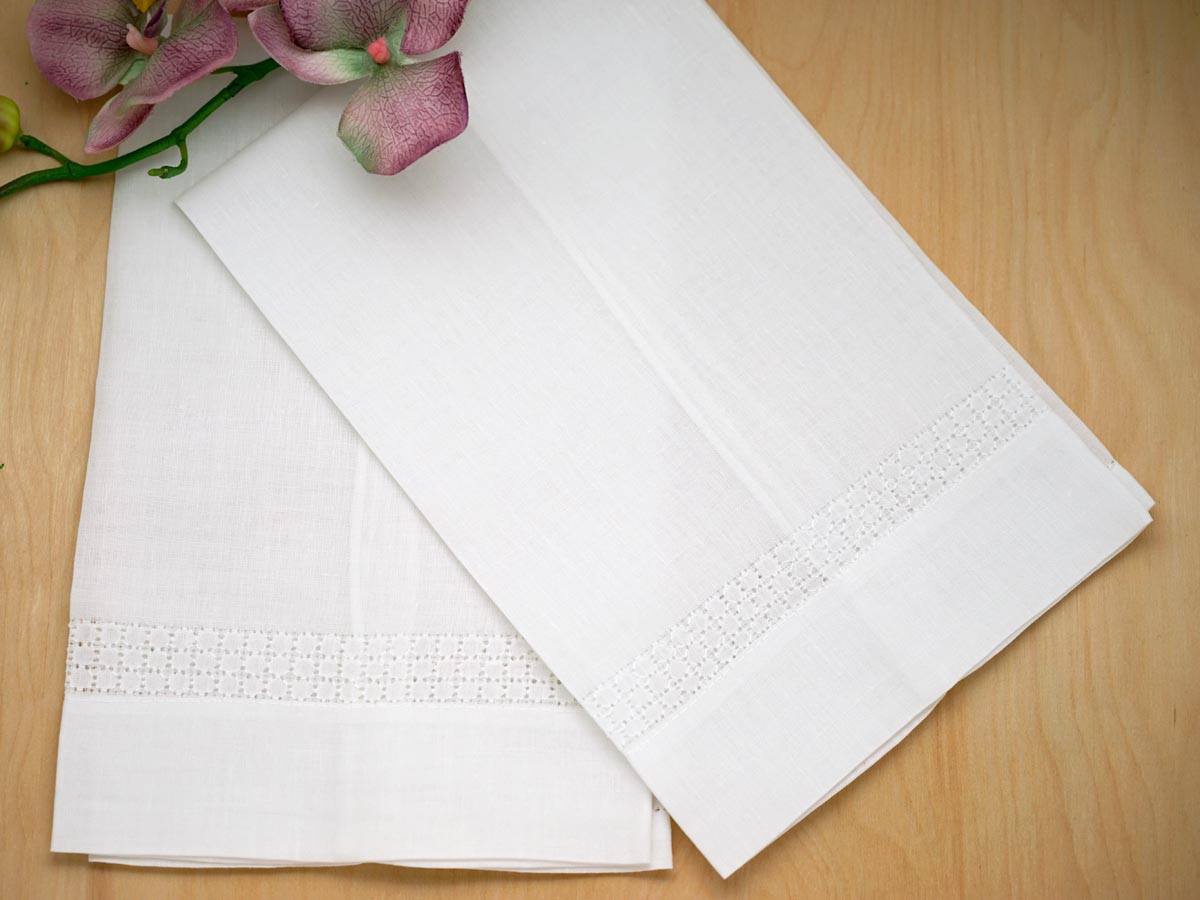 Set of 4 Linen Hand Towels With Circle Band Border