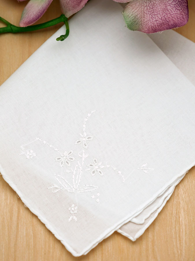 Set of 3 White Handkerchiefs with Delicate Embroidery