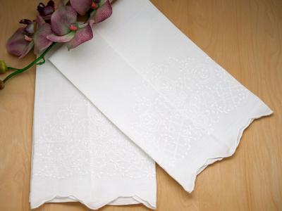 Set of 4 Linen Hand Towels with a Regal Crown Design