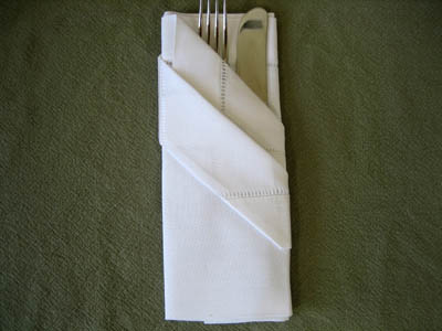 How to Tie Ribbons on Napkins • Partytrick Blog