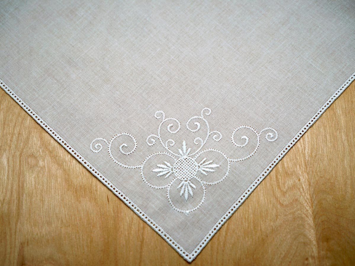 White German Pinspoke Daisy Flourish Handkerchief