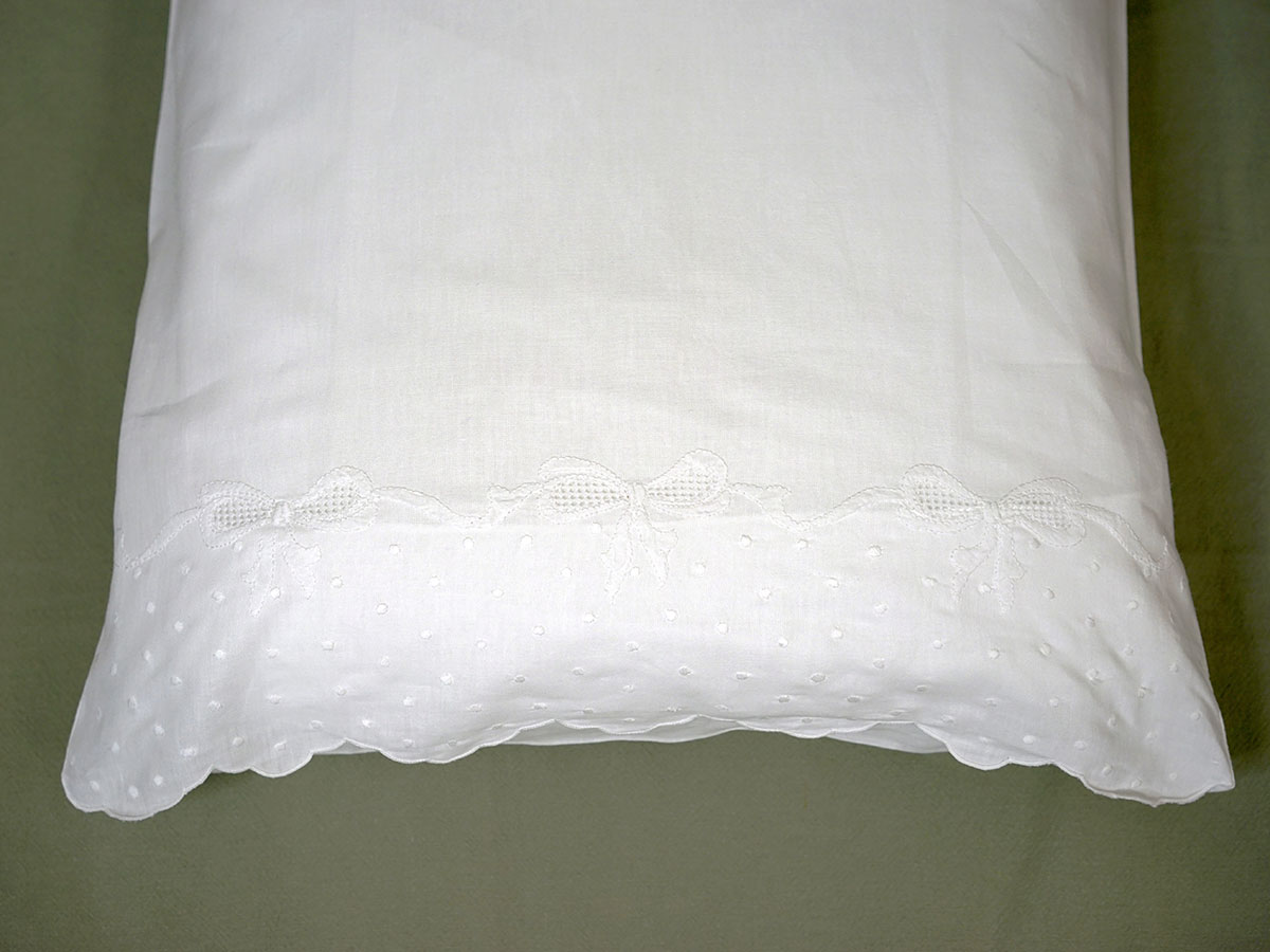 Pair of White Dots and Bow Pillowcases